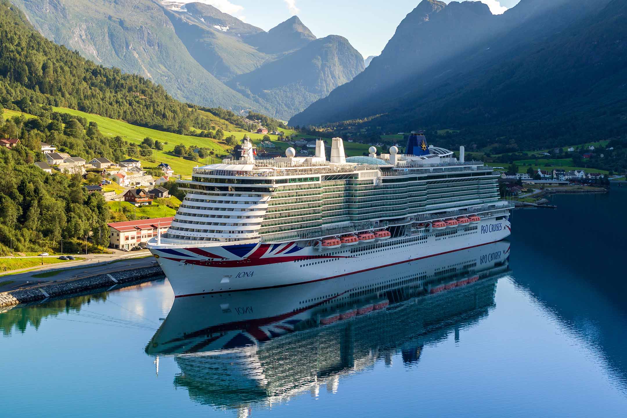 po-cruises-iona-in-fjords